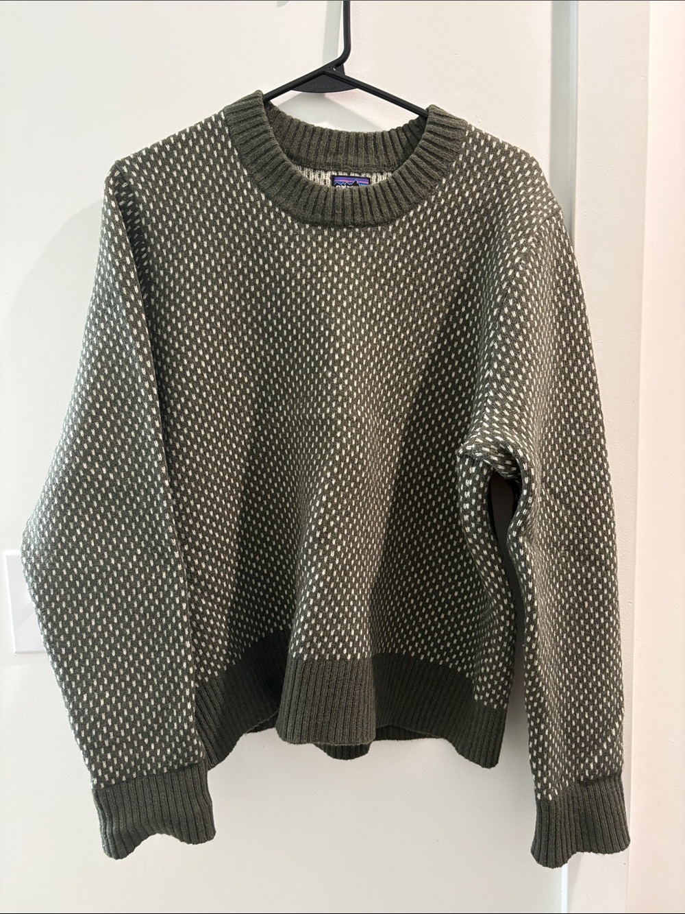 Patagonia Olive Green and White Crewneck Knit Sweater